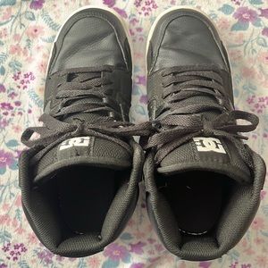 Good condition YOUTH size 5 DC Black High tops
